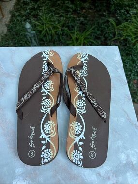 Women’s Brown Floral Flip Flops- size 8